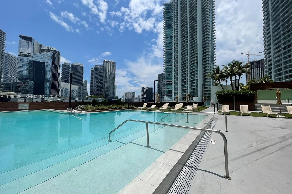 Condo in Miami: photo 1 of 25