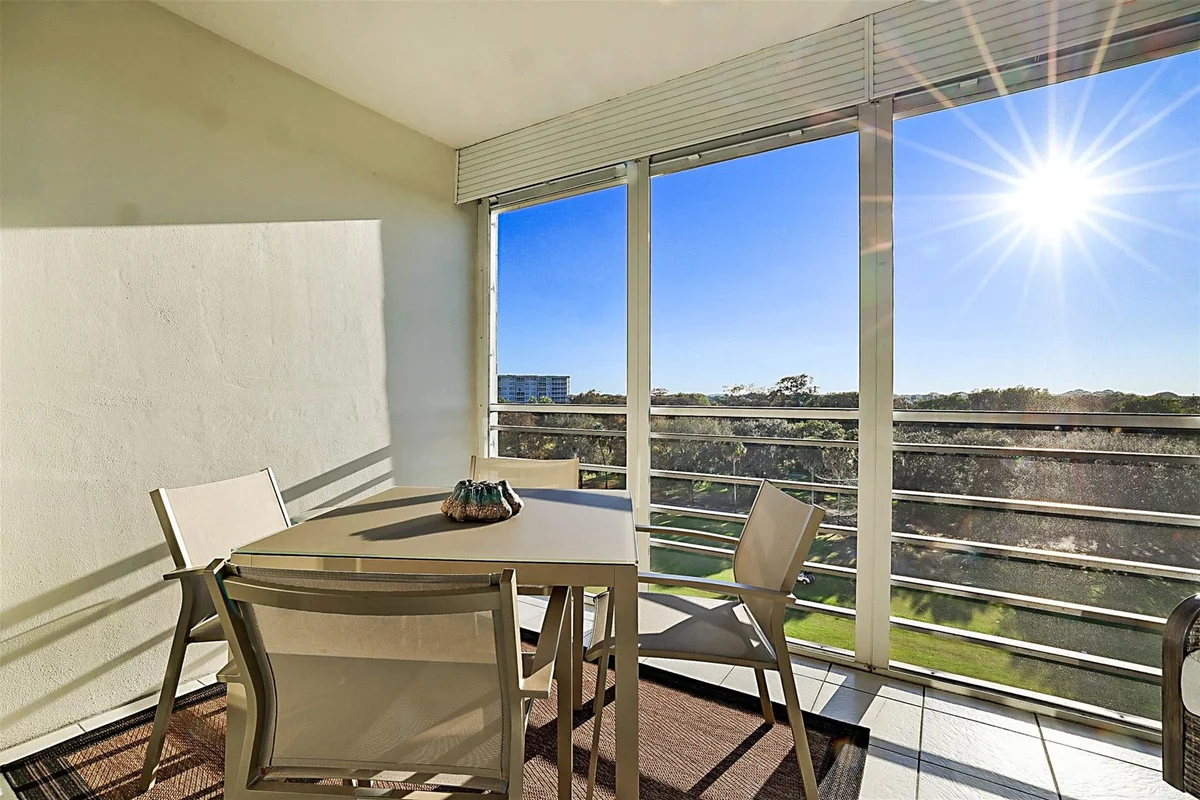 575 Oaks Ln #703, Pompano Beach: photo 1 of 40