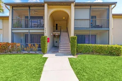 723 Sunny Pine Way #H2, West Palm Beach: photo 1 of 40