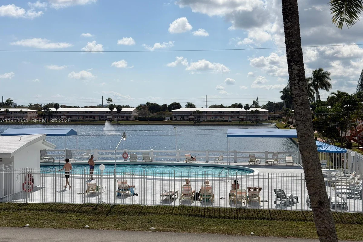 725 SW 11th Ave #17F, Hallandale Beach: photo 1 of 26