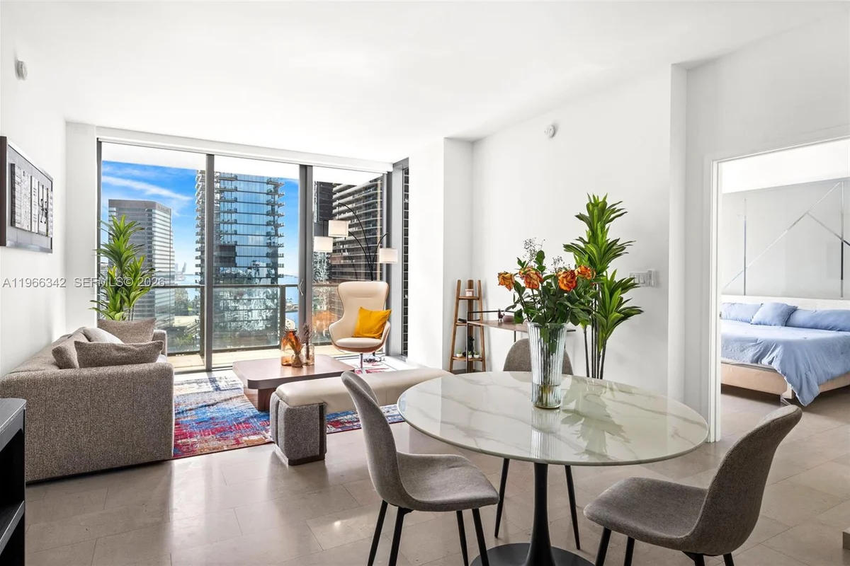 88 SW 7th St #2105, Miami: photo 1 of 26