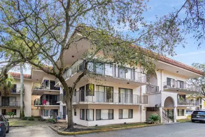 4705 SW 62nd Ave #204, Davie: photo 1 of 25