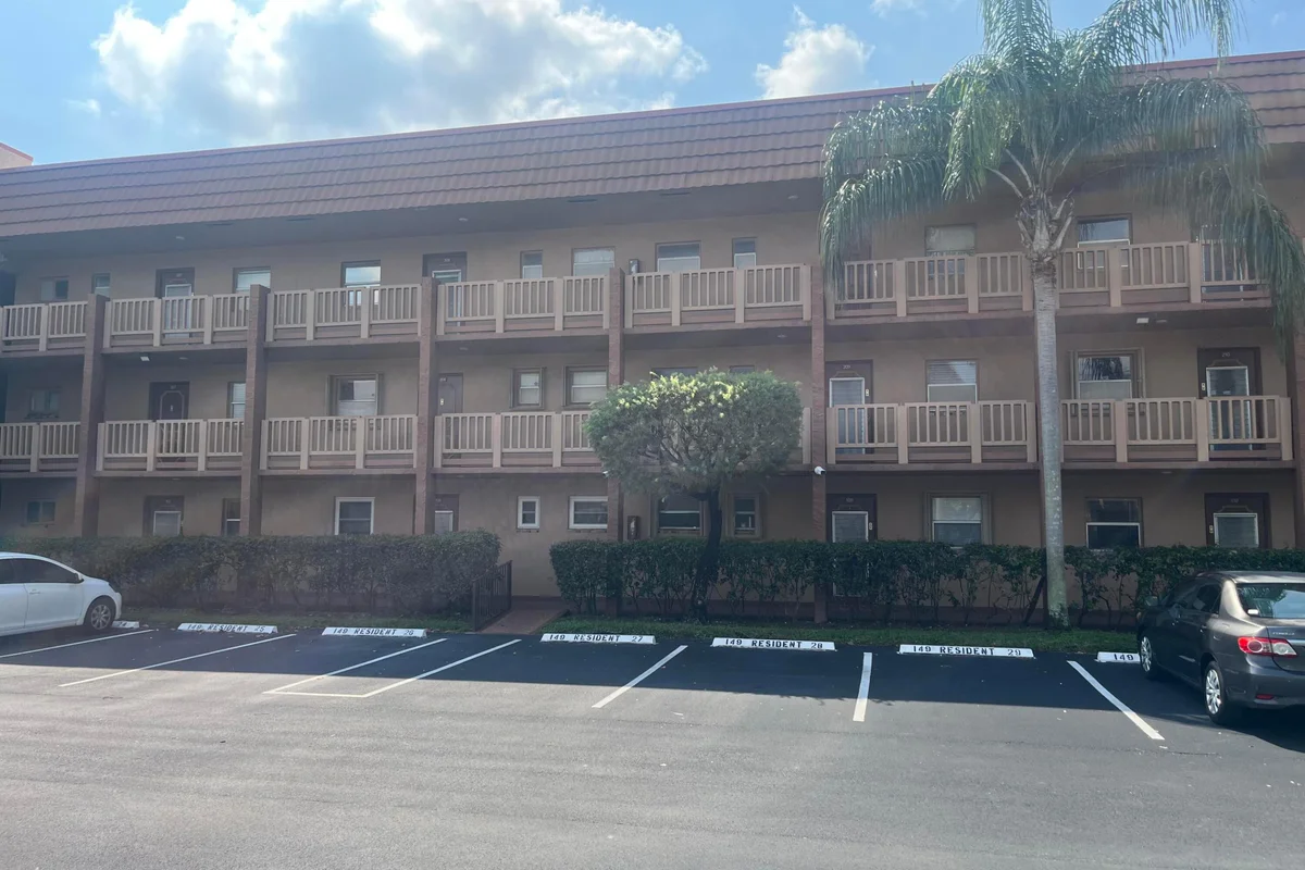 9800 Sunrise Lakes Blvd #109, Sunrise: photo 1 of 21