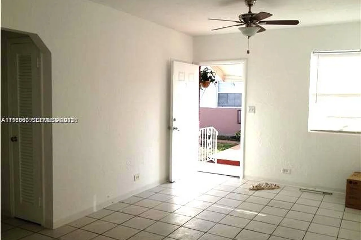 1903 Thomas St #2-8, Hollywood: photo 1 of 1
