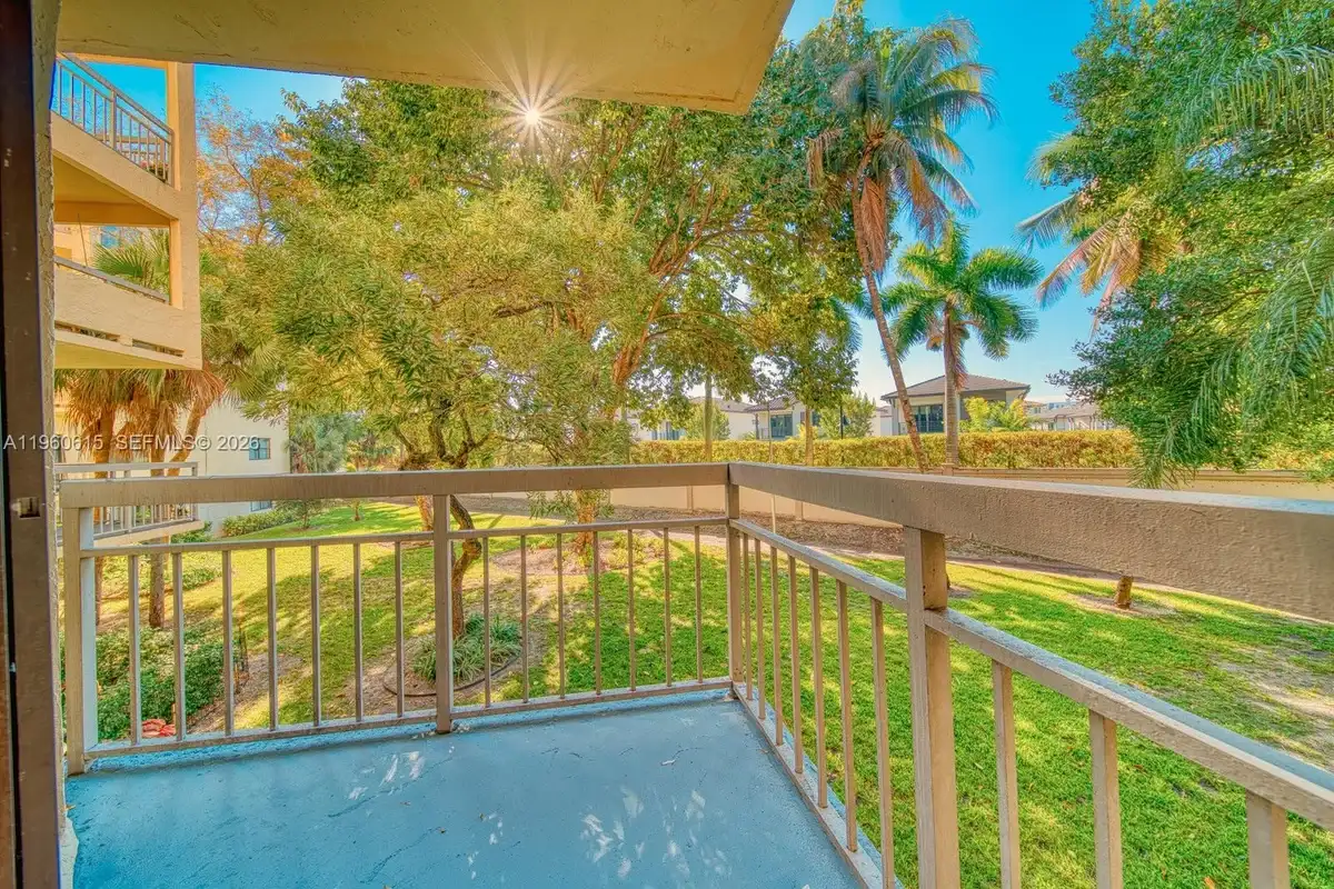8290 Lake Dr #236, Doral: photo 1 of 26