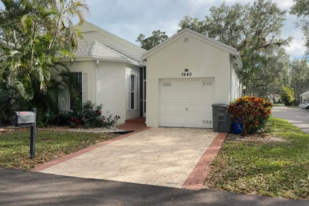 7640 Forest Green Ln, Boynton Beach: photo 1 of 10