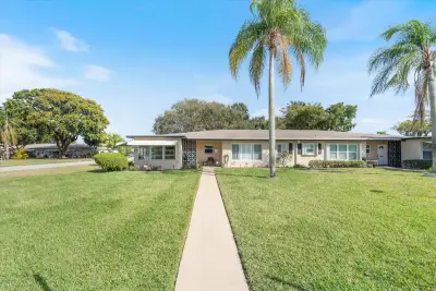 1022 Circle Dr #A, Delray Beach: photo 1 of 25