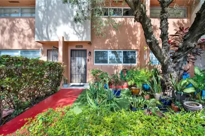 10881 SW 6th St #7, Sweetwater: photo 1 of 34