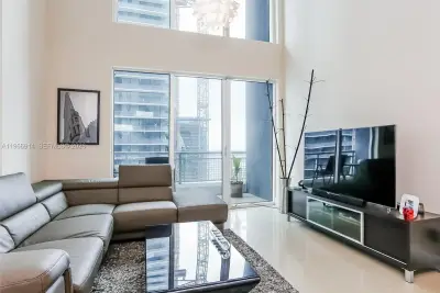 60 SW 13th St #3404, Miami: photo 1 of 25