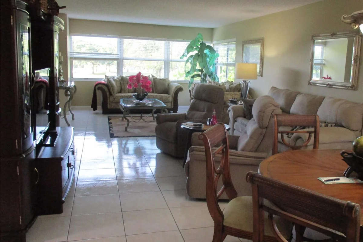 9541 Sunrise Lakes Blvd #210, Sunrise: photo 1 of 25