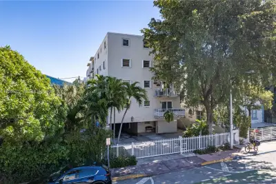 1615 Meridian Ave #202, Miami Beach: photo 1 of 17