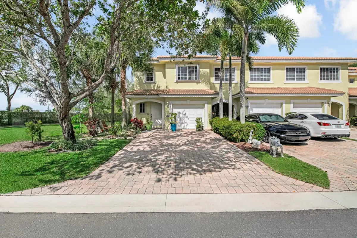 845 Imperial Lake Rd, West Palm Beach: photo 1 of 42