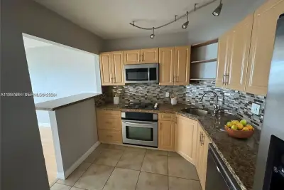 3301 Spanish Moss Ter #604, Lauderhill: photo 1 of 17