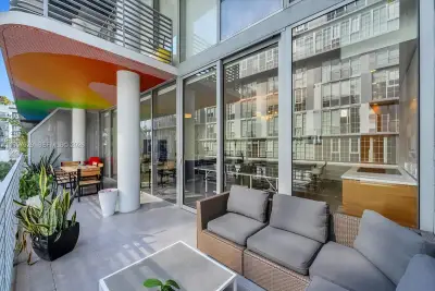 250 NW 24th St #4A, Miami: photo 1 of 9