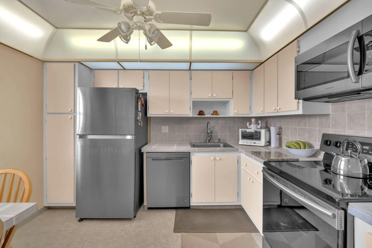 605 Oaks Dr #907, Pompano Beach: photo 1 of 53