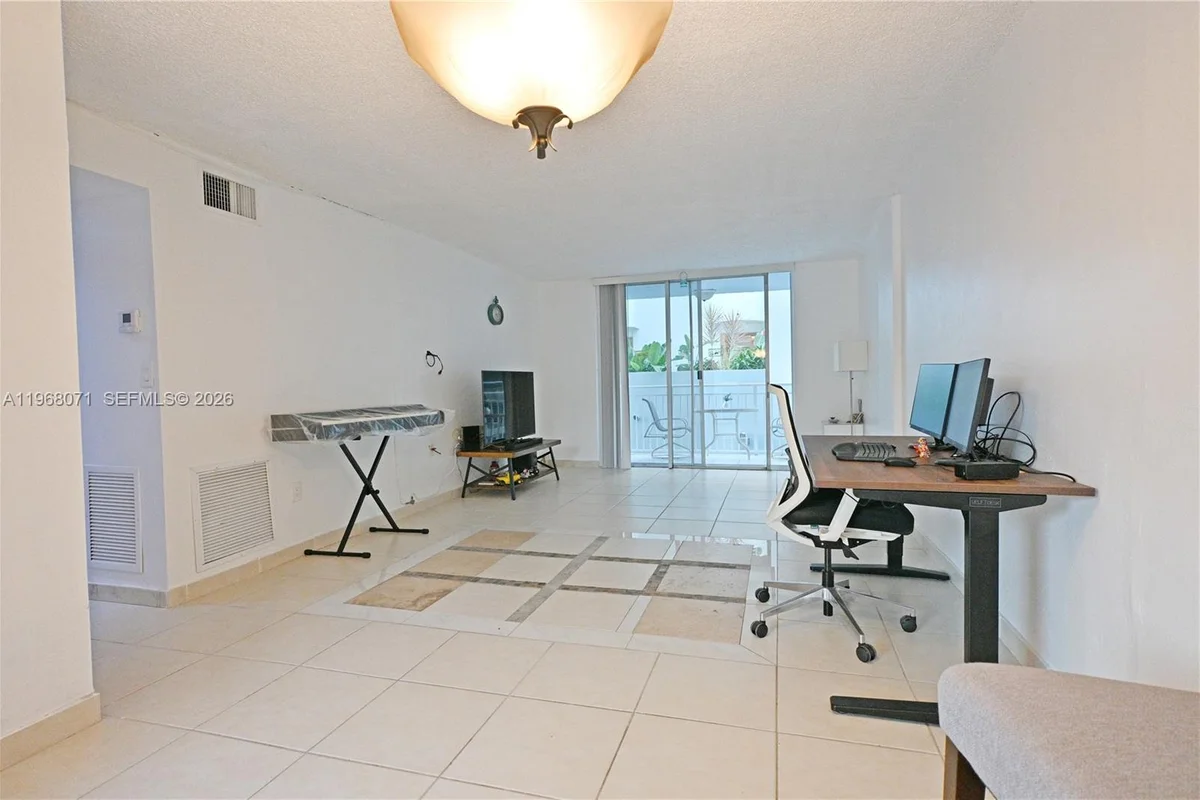 947 Lenox Ave #203, Miami Beach: photo 1 of 20