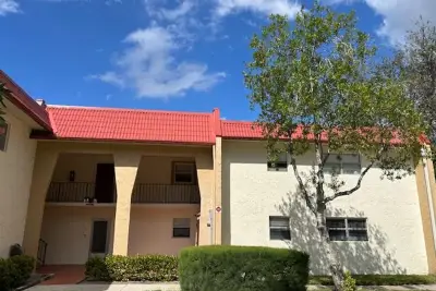 145 Lake Evelyn Dr, West Palm Beach: photo 1 of 39