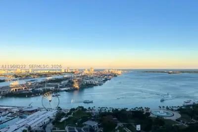 253 NE 2nd St #3903, Miami: photo 1 of 28