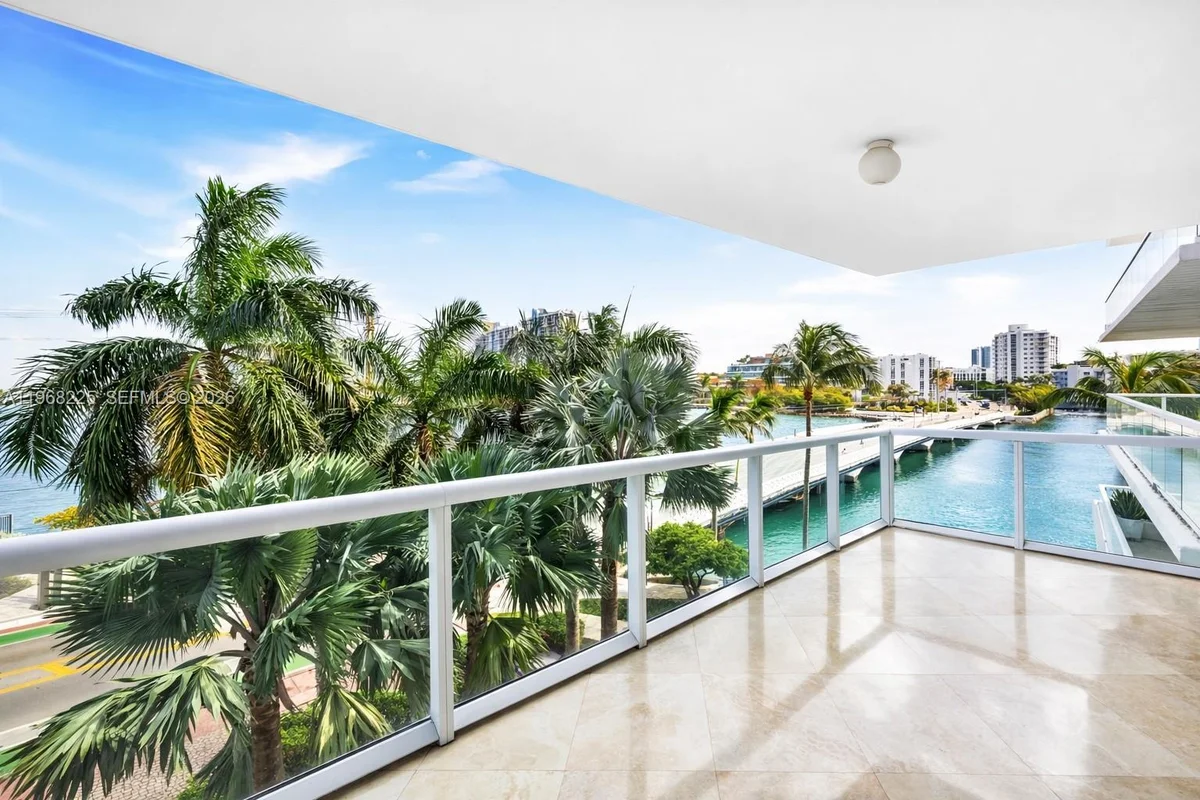 10 Venetian Way #403, Miami Beach: photo 1 of 46