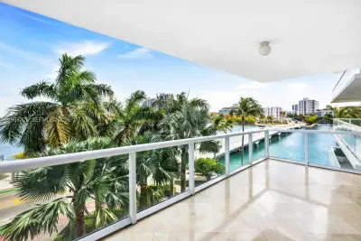 10 Venetian Way #403, Miami Beach: photo 1 of 46