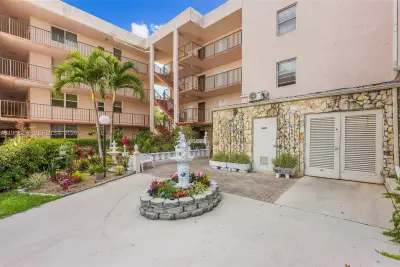 2861 Somerset Dr #104, Lauderdale Lakes: photo 1 of 29