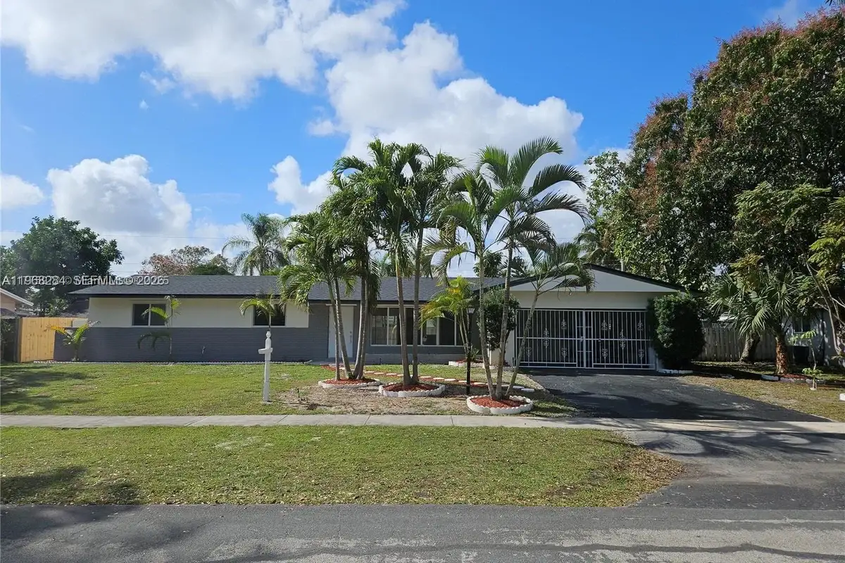 221 SW 53rd Ave, Plantation: photo 1 of 65
