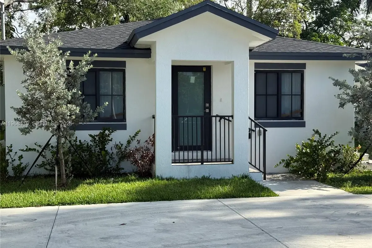 210 SW 3rd St, Florida City: photo 1 of 15