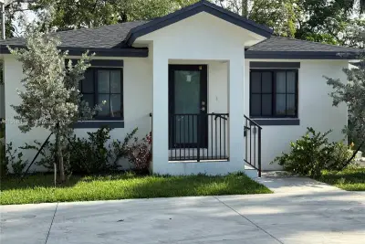 210 SW 3rd St, Florida City: photo 1 of 15