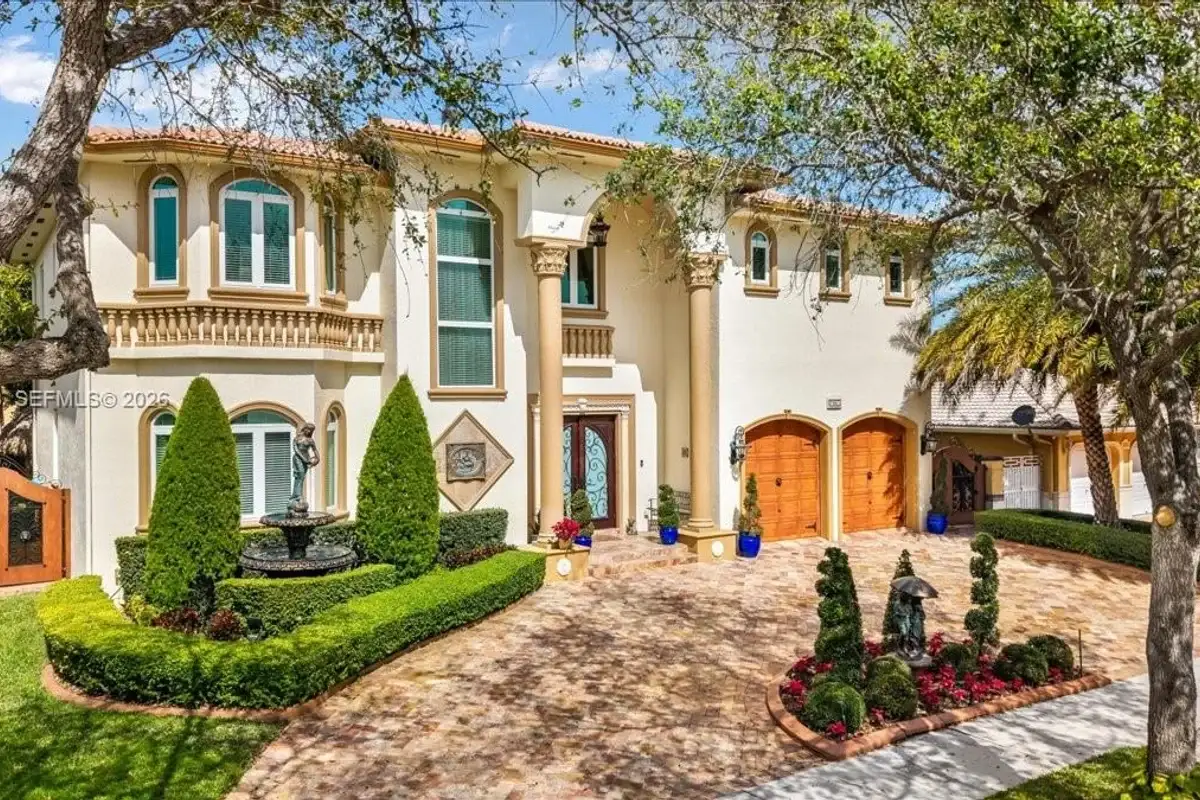 7851 NW 166th Ter, Miami Lakes: photo 1 of 67