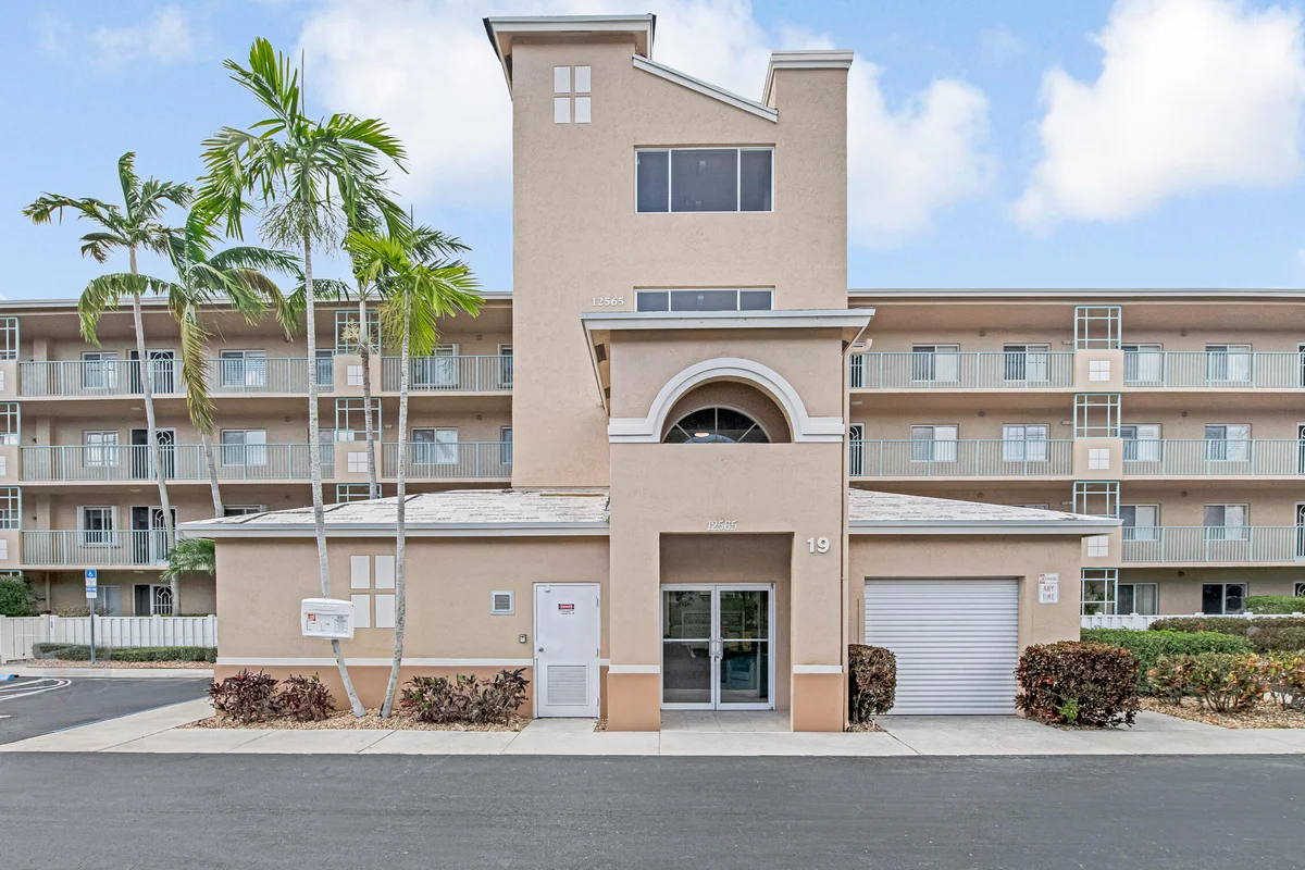 12565 Imperial Isle Dr #208, Boynton Beach: photo 1 of 71
