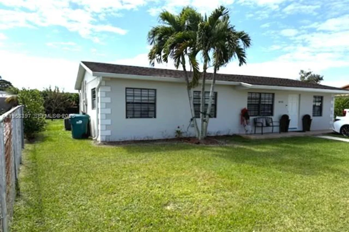 10752 SW 141st Ln, Miami: photo 1 of 18
