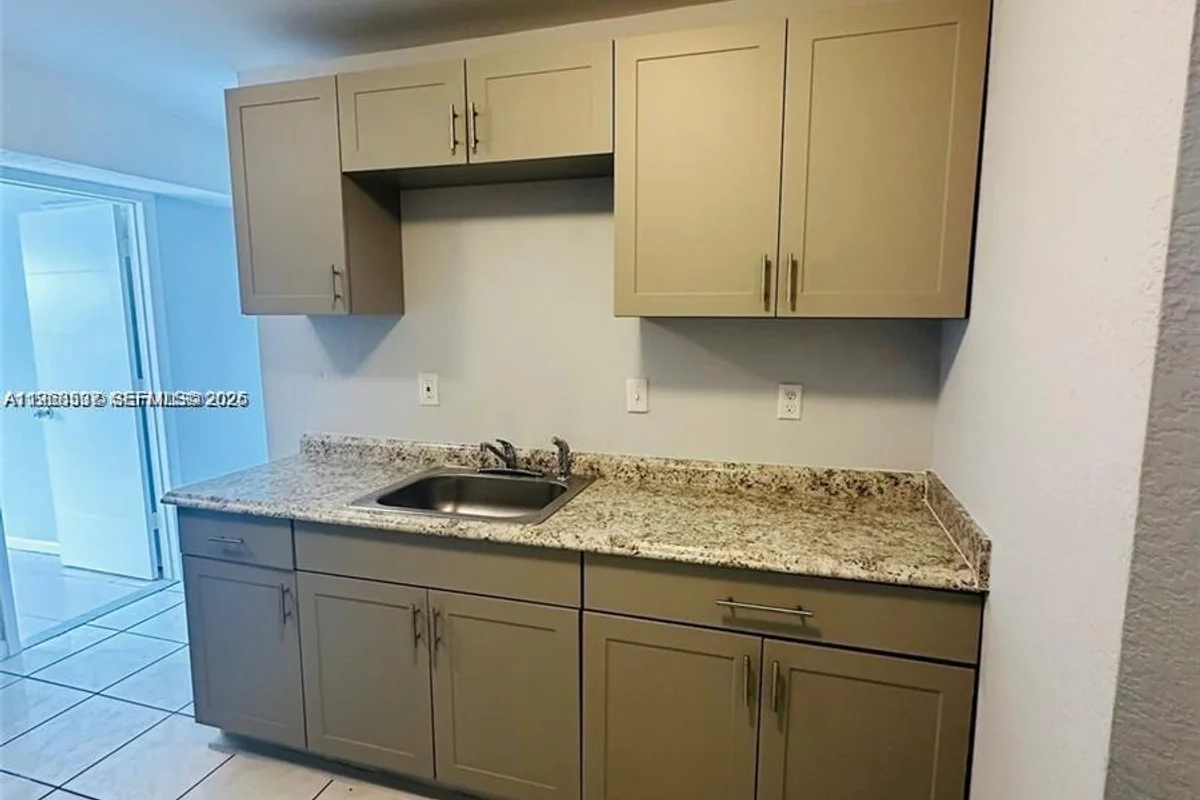 5 NE 16th Ct, Fort Lauderdale: photo 1 of 14