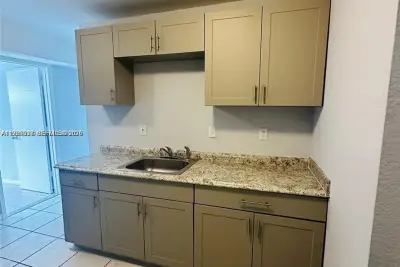 5 NE 16th Ct, Fort Lauderdale: photo 1 of 14