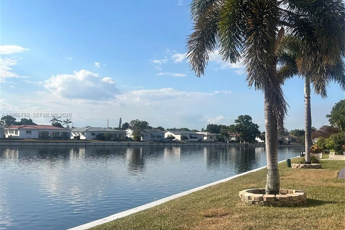 5715 NW 85th Ave, Tamarac: photo 1 of 12