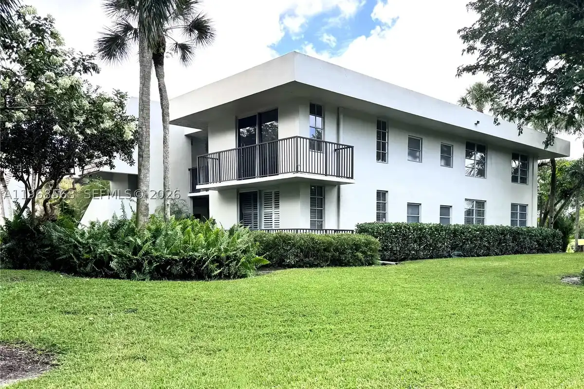 901 W Cypress Ln #201, Pompano Beach: photo 1 of 31