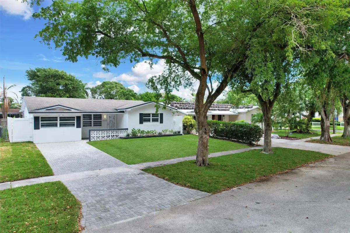 5311 Pierce St, Hollywood: photo 1 of 52