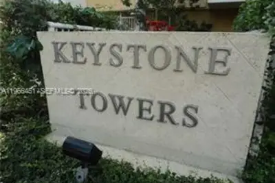2020 NE 135th St #901, North Miami: photo 1 of 15