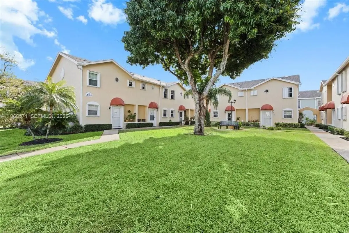 307 Waterside Dr, Hypoluxo: photo 1 of 31