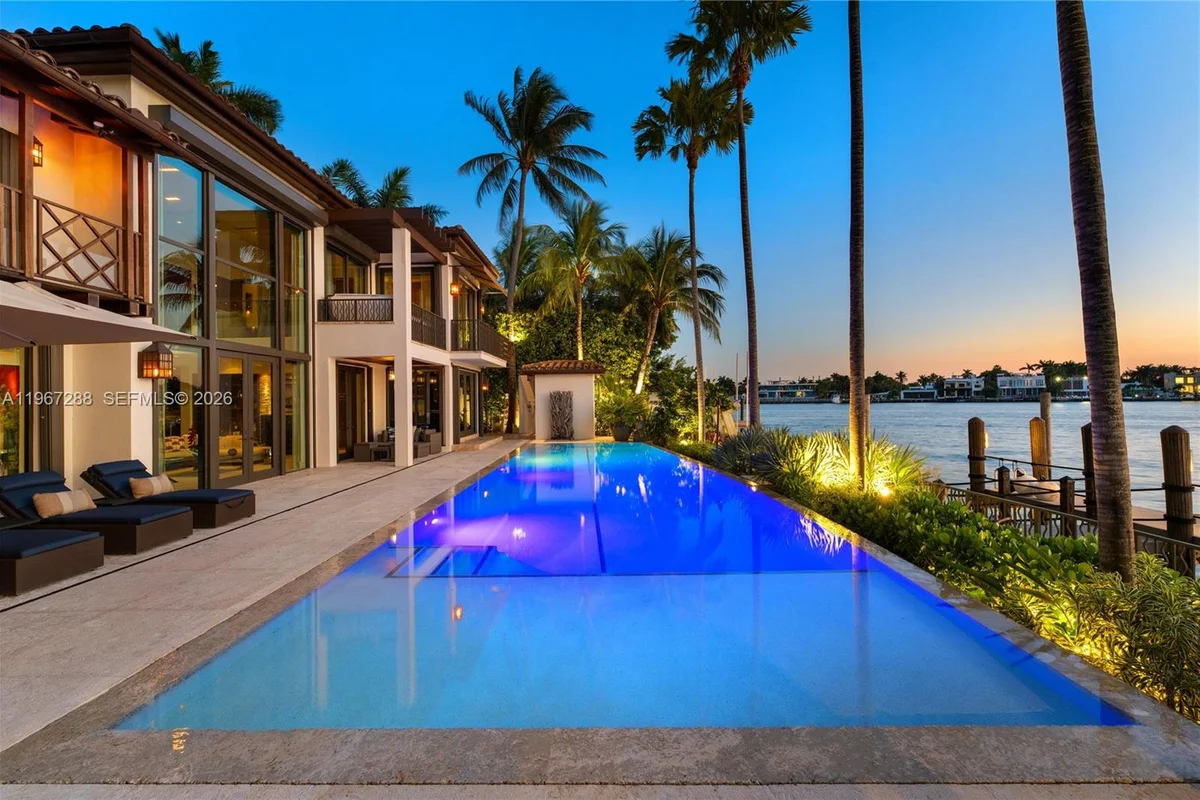 34 W Dilido Dr, Miami Beach: photo 1 of 52