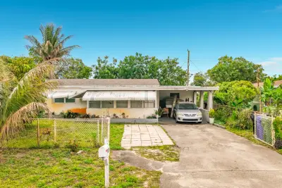 3020 NW 17th St, Fort Lauderdale: photo 1 of 21