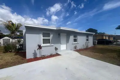 361 NW 16th St, Pompano Beach: photo 1 of 24