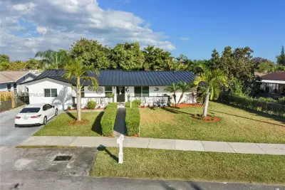16323 SW 103rd Pl, Miami: photo 1 of 42