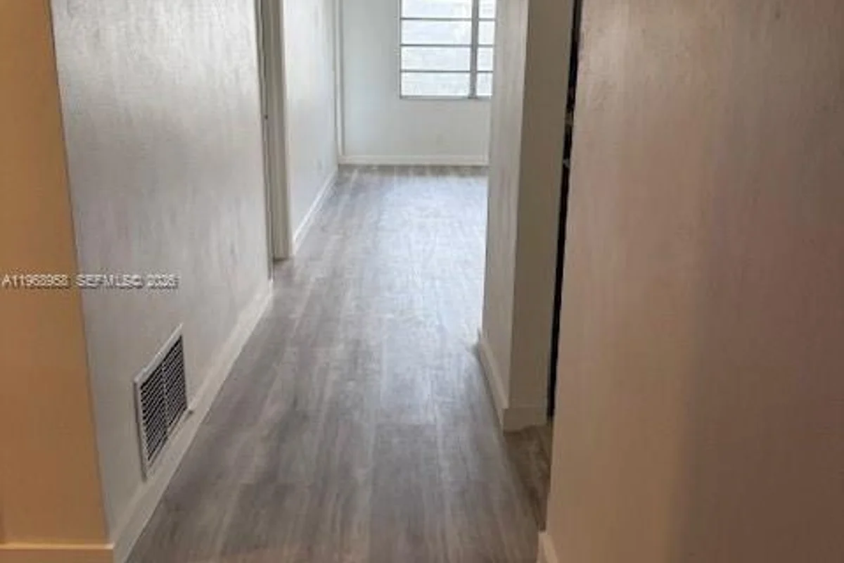 1400 NE 191st St #308, Miami: photo 1 of 21