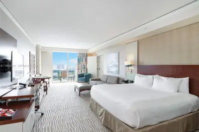 18001 Collins Ave #1417, Sunny Isles Beach: photo 1 of 21