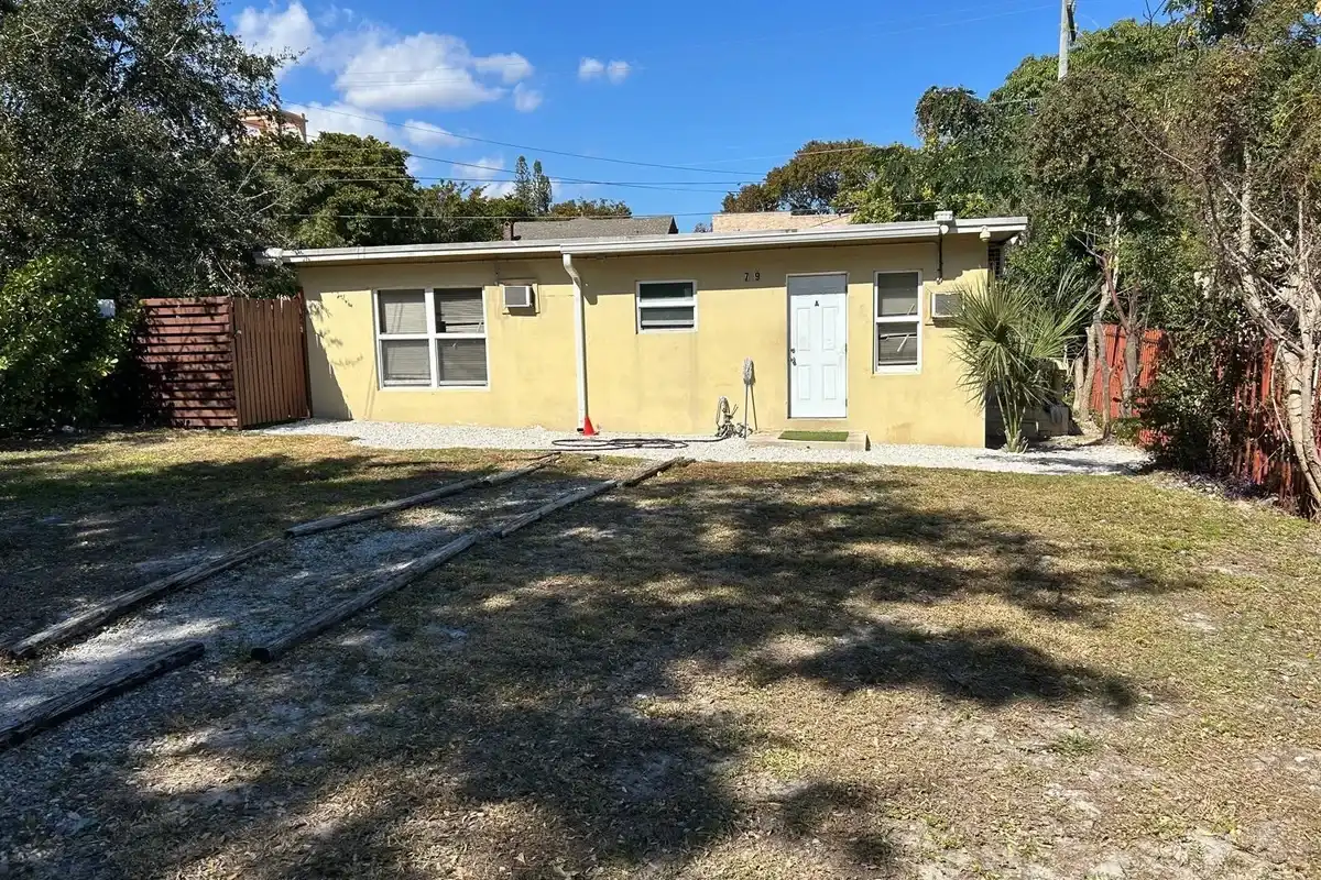 709 8th St #B, West Palm Beach: photo 1 of 14