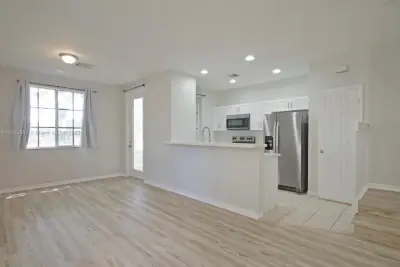 6030 SW 19th Pl, North Lauderdale: photo 1 of 12