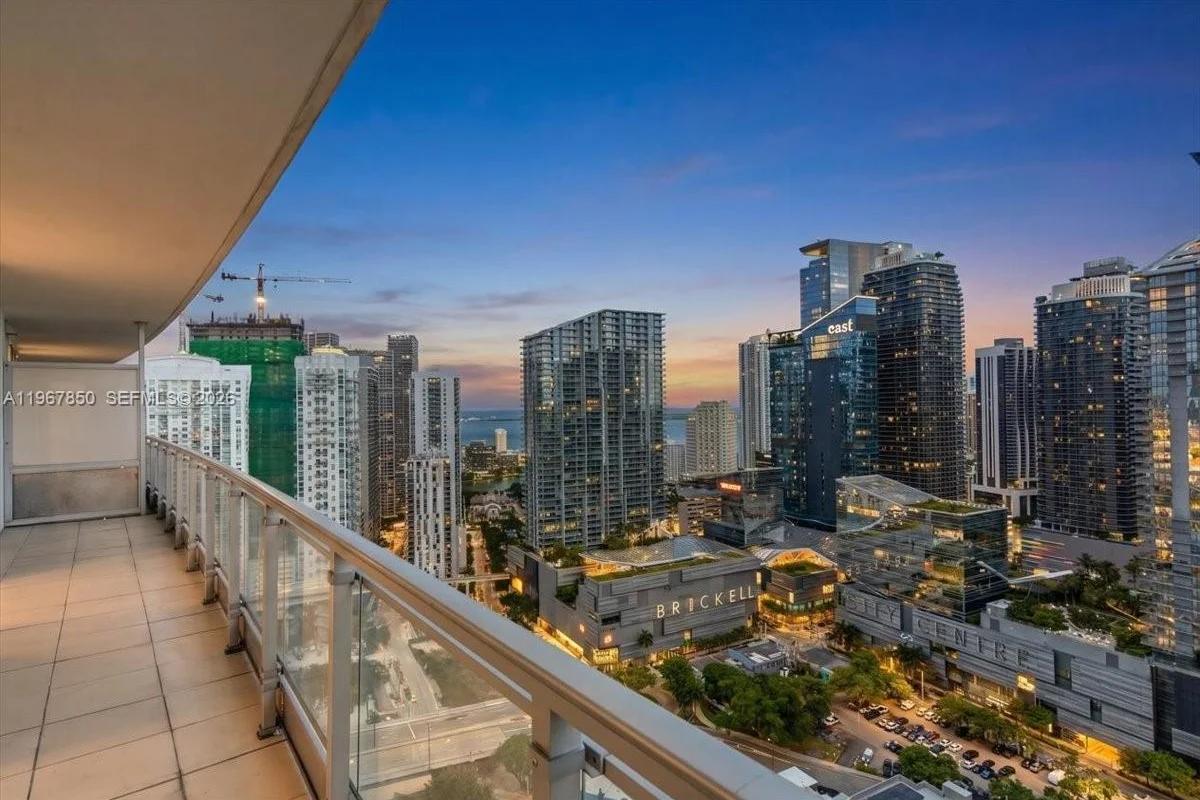 92 SW 3rd St #3804, Miami: photo 1 of 36