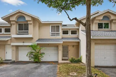 2274 Discovery Cir W, Deerfield Beach: photo 1 of 21