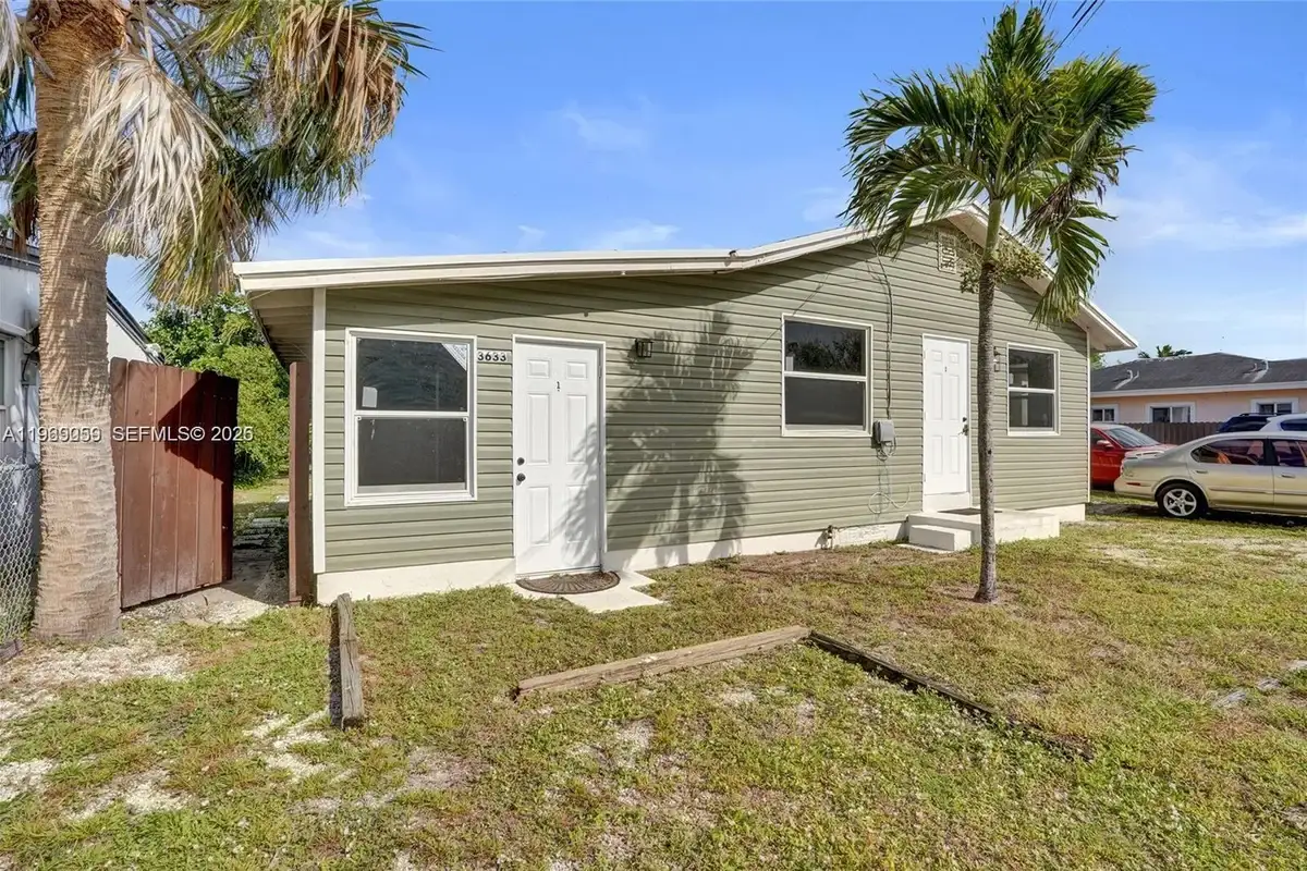 3633 SW 12th Ct #3, Fort Lauderdale: photo 1 of 8