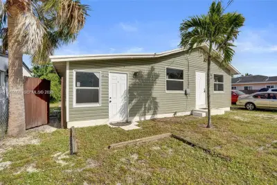 3633 SW 12th Ct #3, Fort Lauderdale: photo 1 of 8